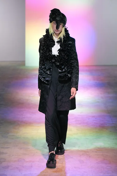 Look 16